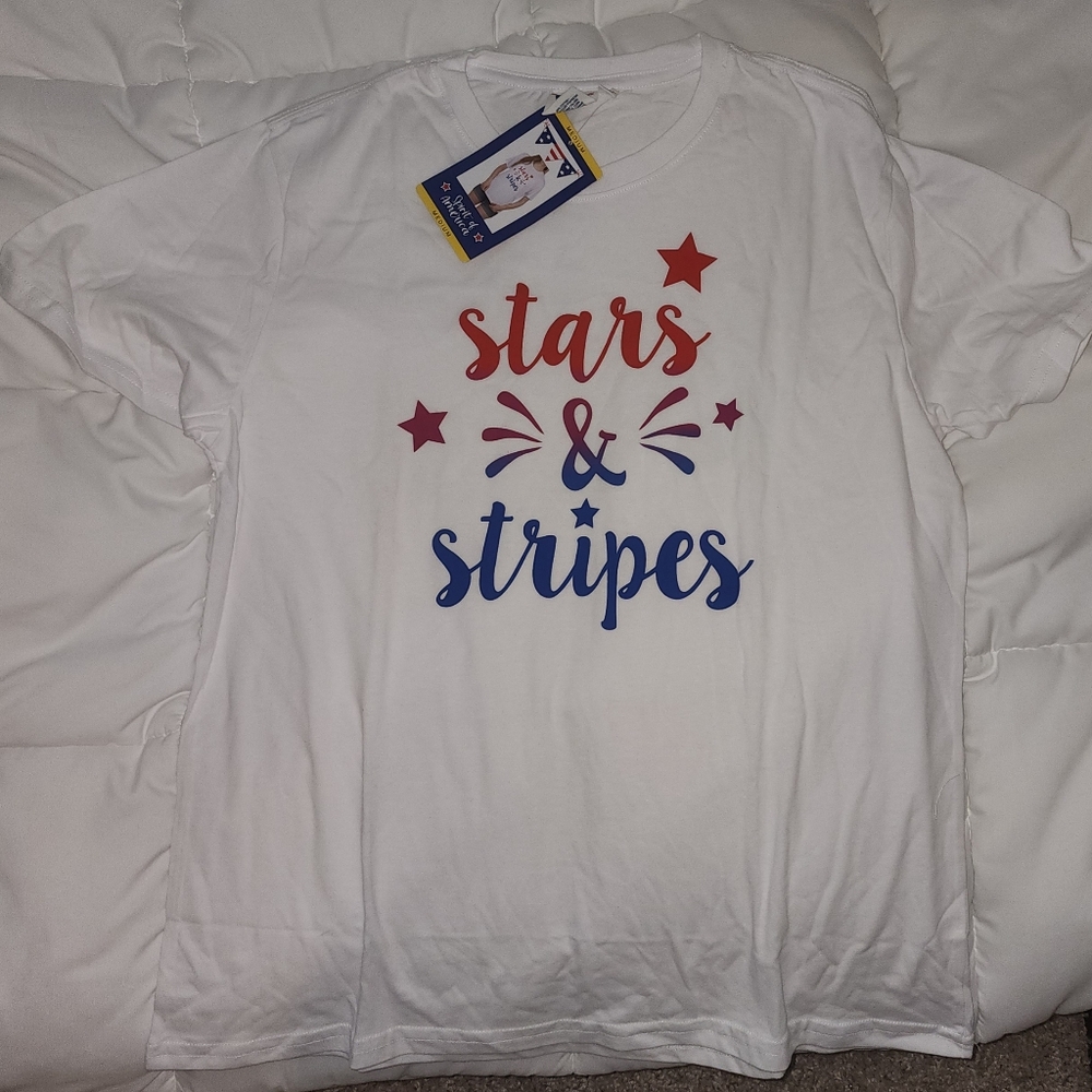 NWT! SPIRIT OF AMERICA WOMENS T-SHIRT “Stars & Stripes” Small & Medium